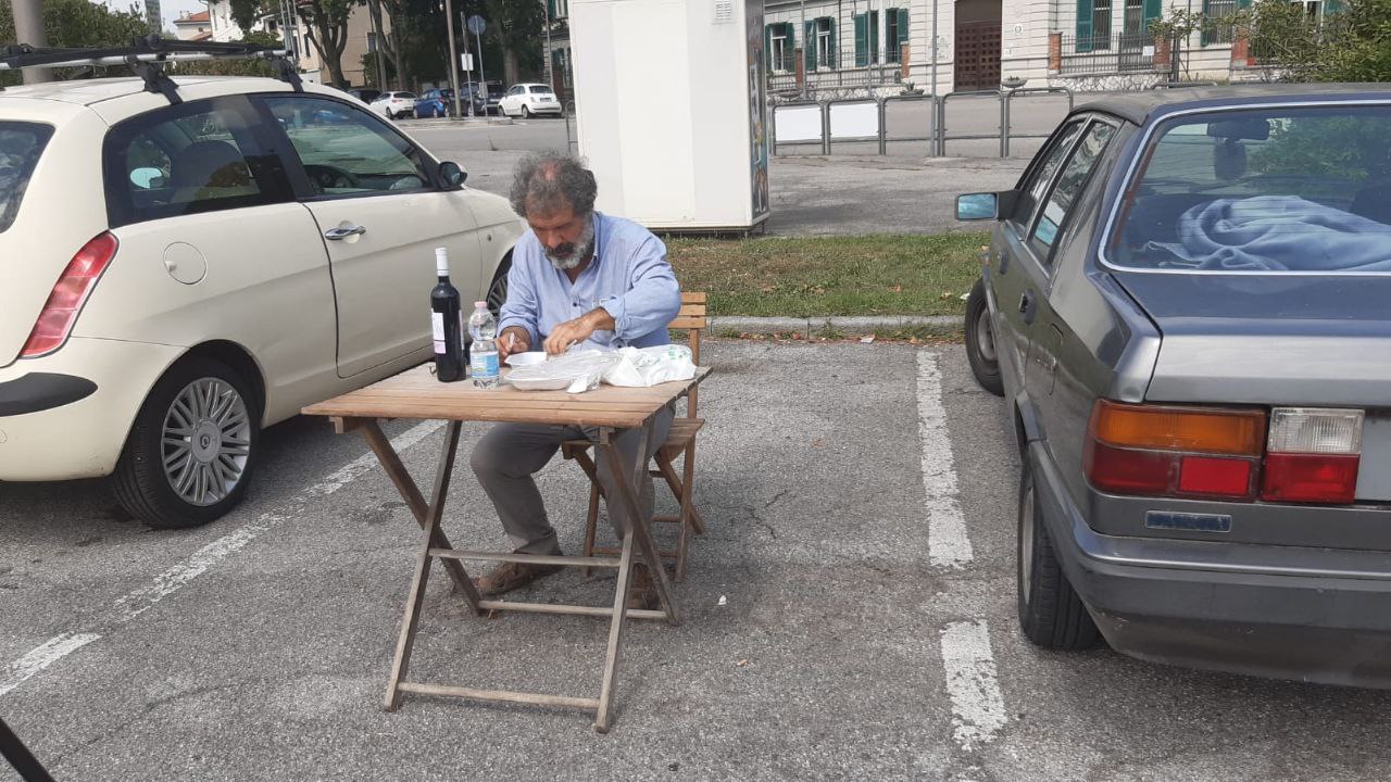 Green pass obbligatorio per mangiare in mensa, protesta in caserma a Gorizia